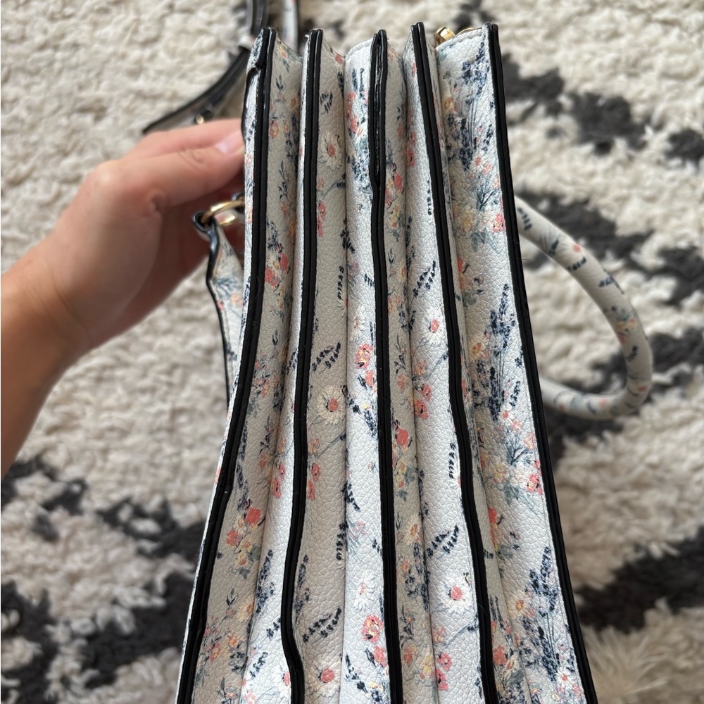 NWOT Victoria’s Secret Floral Handbag - Picture 10 of 10